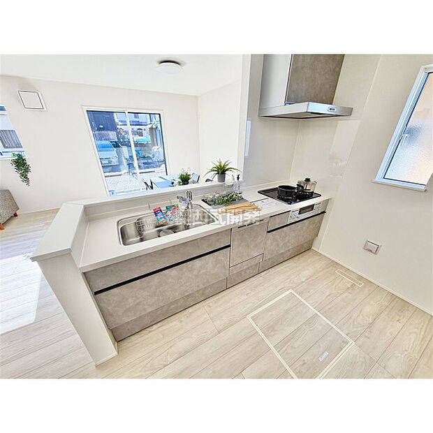 カウンター越しに生まれる家族のコミュニケーション。