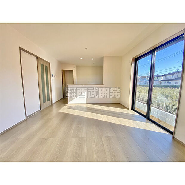 約14帖のLDKは家族みんなの快適空間です。お食事したりおしゃべりしたり、家族の絆を育むセントラルスペースです。