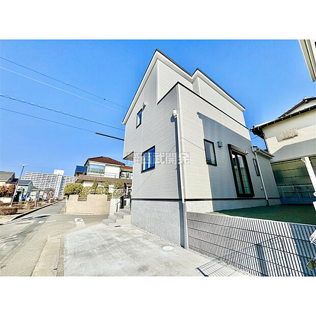 人工芝があるお庭がございます。