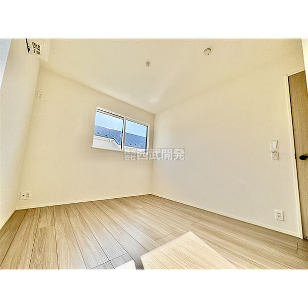 穏やかな日差しと心地よい風が吹き抜ける窓配置