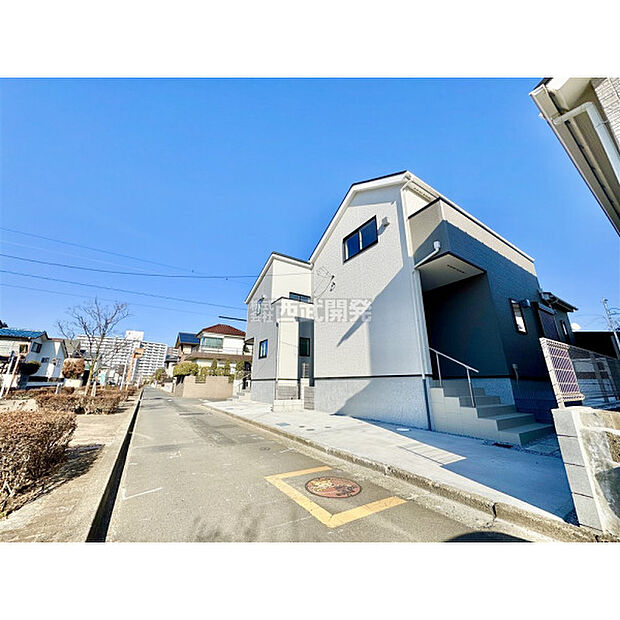 車通りの少ない静かな住宅街です。