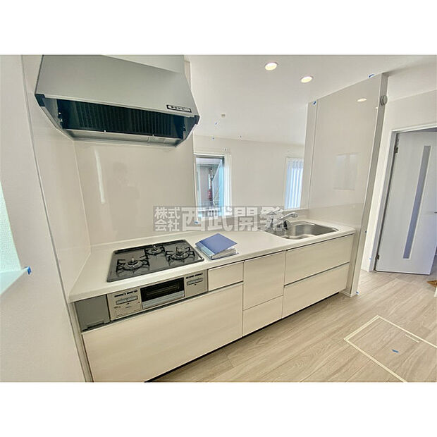 カウンター越しに生まれる家族のコミュニケーション。