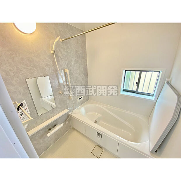 換気乾燥機付きの浴室は、雨の日でも洗濯ができるのでとても便利です。梅雨の時期でもこれで安心ですね。