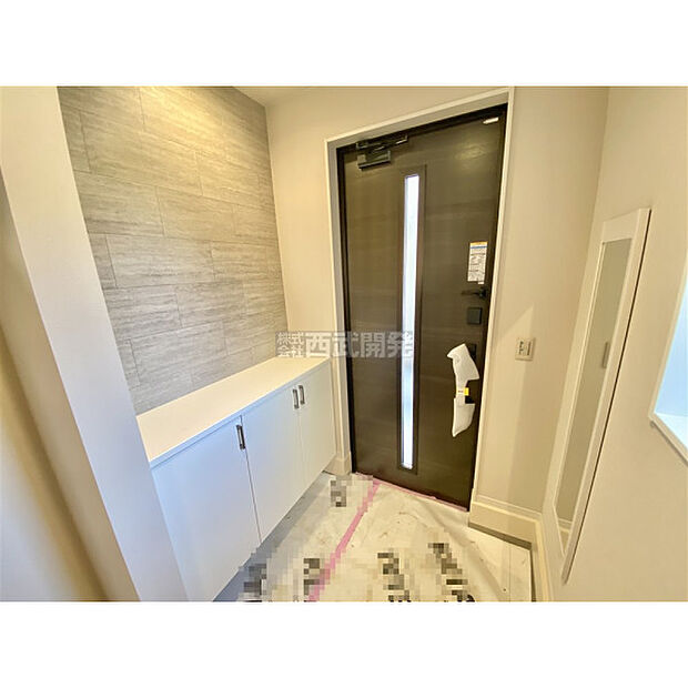 ゆとりある玄関スペースは第一印象グッド。