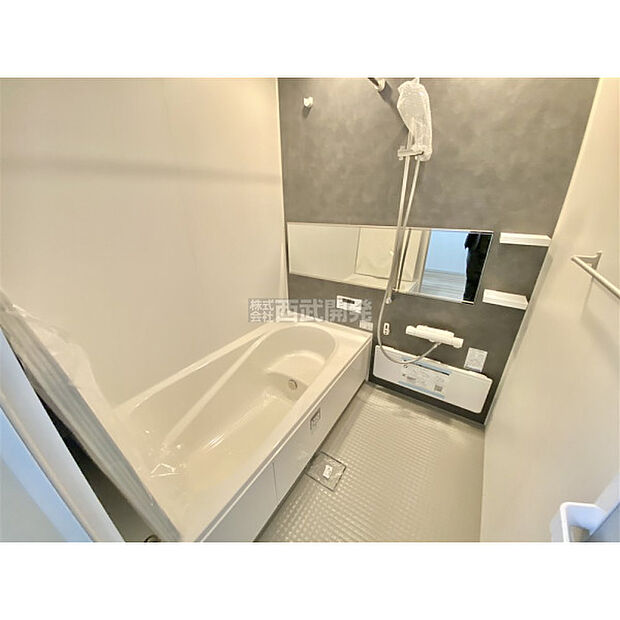 換気乾燥機付きの浴室は、雨の日でも洗濯ができるのでとても便利です。梅雨の時期でもこれで安心ですね。