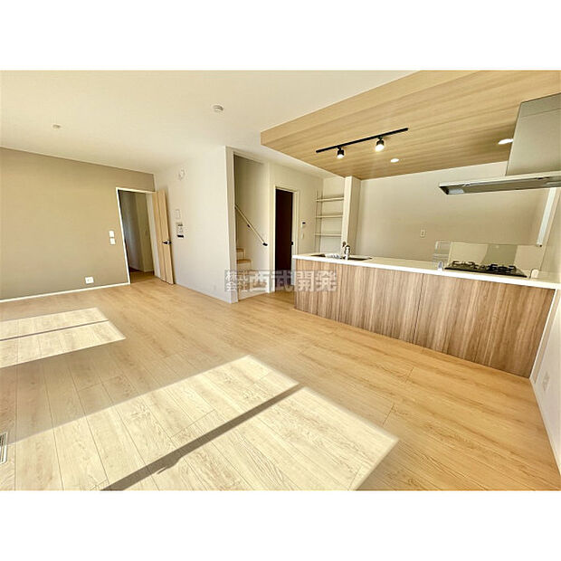 LDKは家族みんなの快適空間です。お食事したりおしゃべりしたり、家族の絆を育むセントラルスペースです。