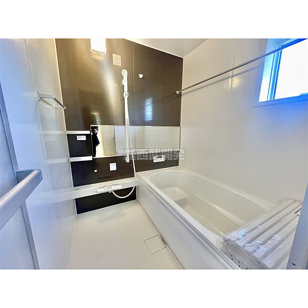 換気乾燥機付きの浴室は、雨の日でも洗濯ができるのでとても便利です。梅雨の時期でもこれで安心ですね。