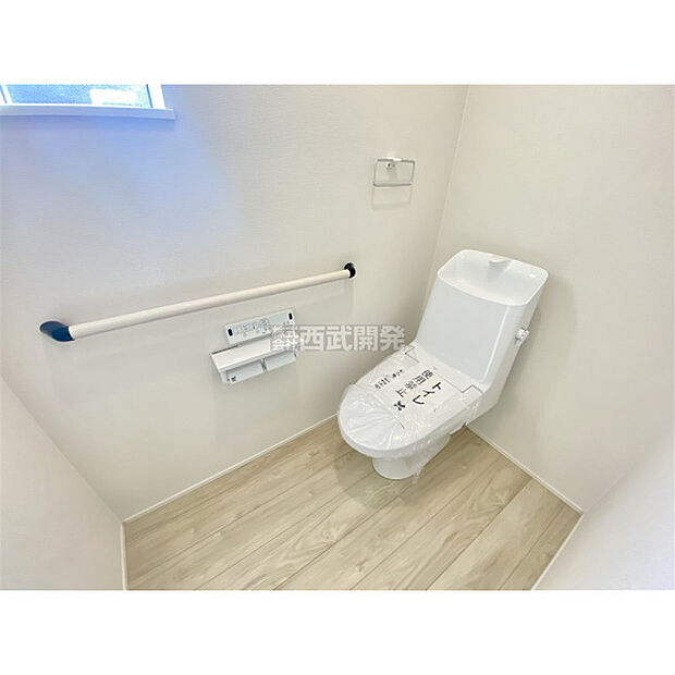 いつも綺麗に清潔に。洗浄機付きトイレです。もちろん窓も付いてるので空気の入れ替えも楽にできます。