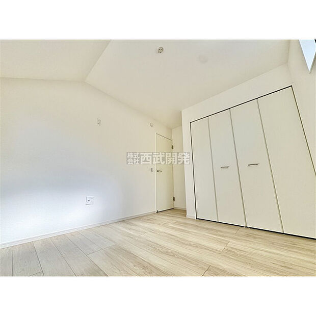 クローゼットがございます。収納が多いお家はすっきりして快適空間です。(2月19日撮影)