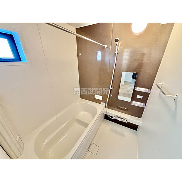 換気乾燥機付きの浴室は、雨の日でも洗濯ができるのでとても便利です。梅雨の時期でもこれで安心ですね。