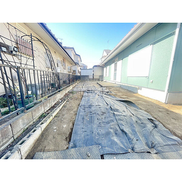 駐車場もゆとりのある幅で楽々駐車