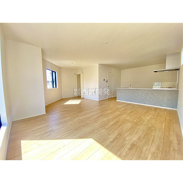 LDKは家族みんなの快適空間です。お食事したりおしゃべりしたり、家族の絆を育むセントラルスペースです。