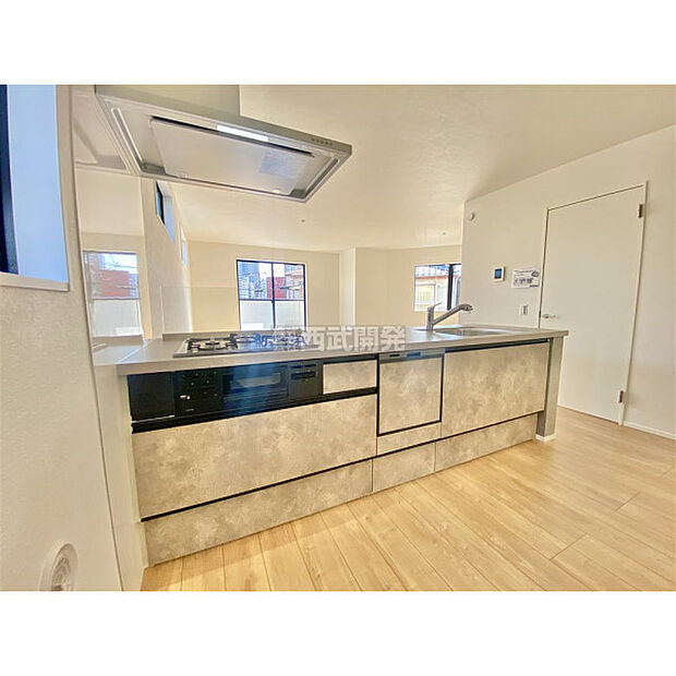 カウンター越しに生まれる家族のコミュニケーション。