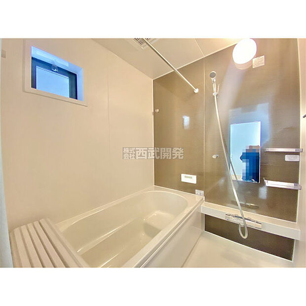 換気乾燥機付きの浴室は、雨の日でも洗濯ができるのでとても便利です。梅雨の時期でもこれで安心ですね。