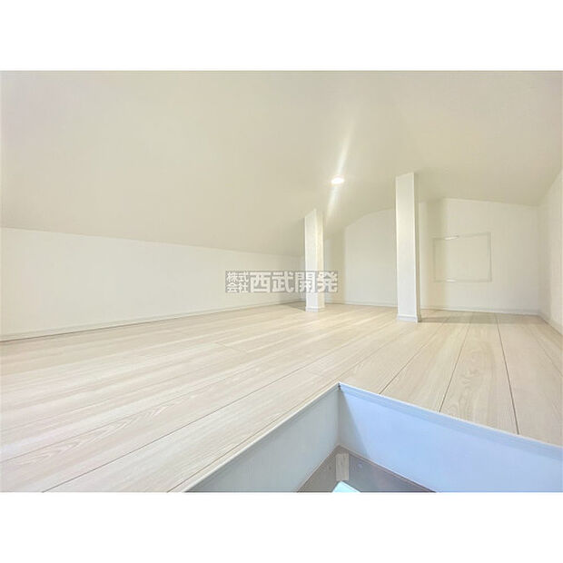 何かと便利な小屋裏収納付き。季節の入替え品を上手に収納してください。