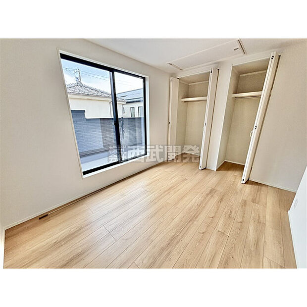収納力のあるダブルクローゼット。収納が多いとお部屋の使い勝手がとても良くなります。