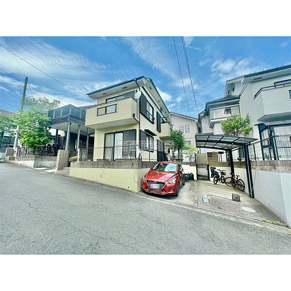 ゆったりとしたカースペースは車庫入れも楽です