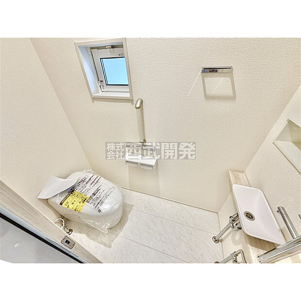 いつも綺麗に清潔に。タンクレス洗浄機能付きトイレです。