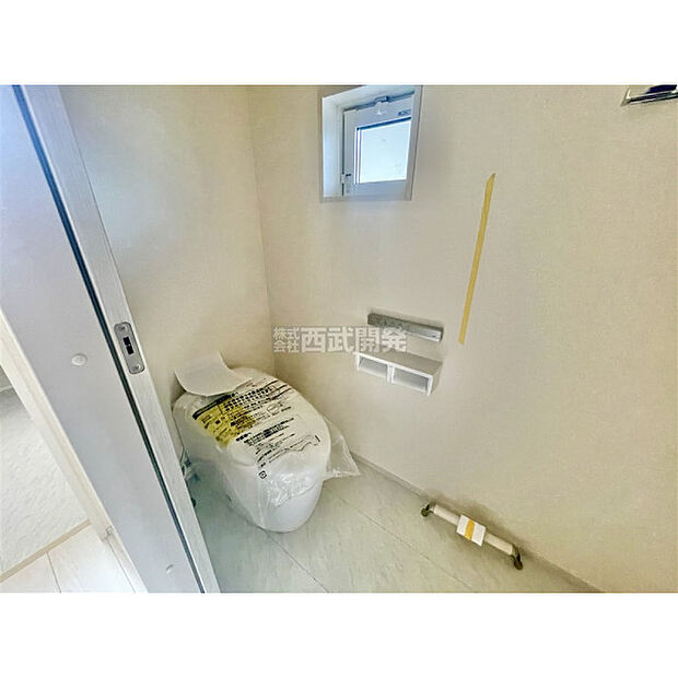 いつも綺麗に清潔に。タンクレス洗浄機能付きトイレです。