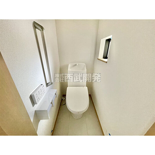 いつも綺麗に清潔に。洗浄機付きトイレです。もちろん窓も付いてるので空気の入れ替えも楽にできます。