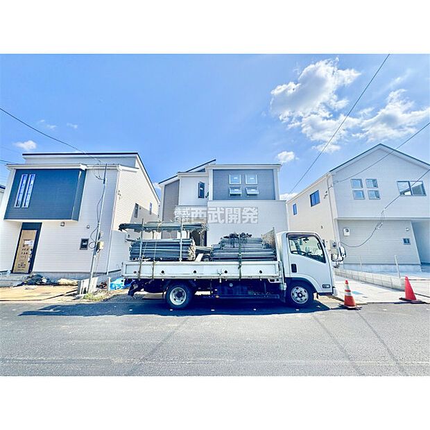 一戸建ての多いエリア、静かな雰囲気/現地全景