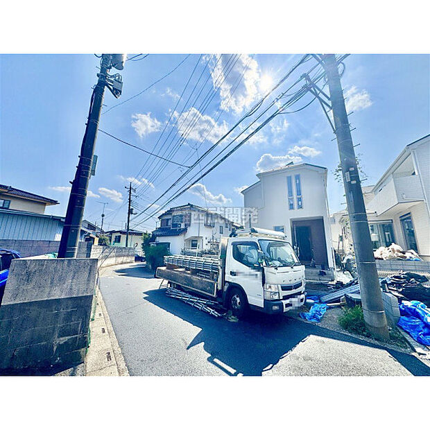 一戸建ての多いエリア、静かな雰囲気/現地全景