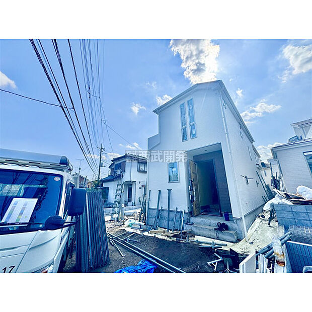 車通りの少ない前面道路です/現地全景