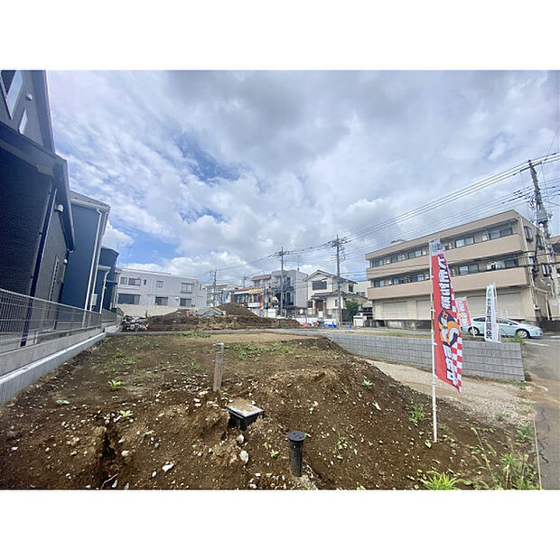 一戸建ての多いエリア、静かな雰囲気。現地全景8月7日撮影