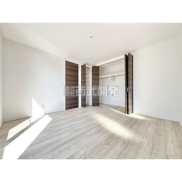 【2階洋室8帖】