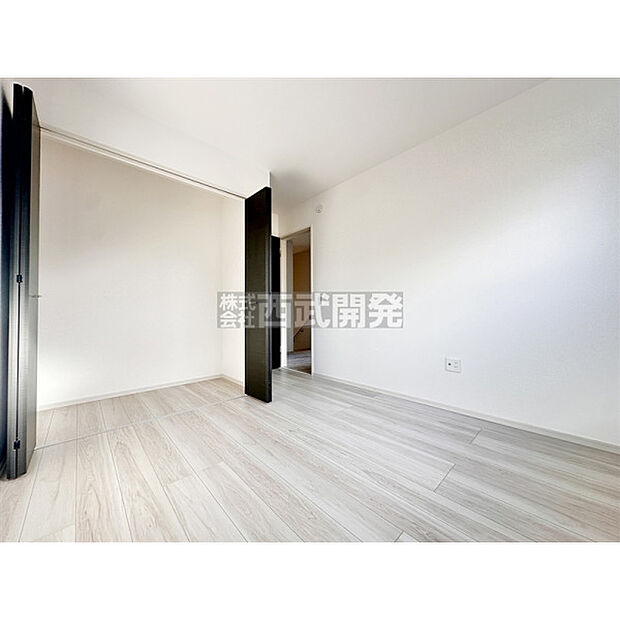 【2階洋室5帖】