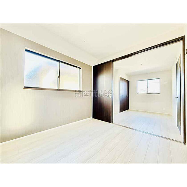 洋室5.0帖(西側)