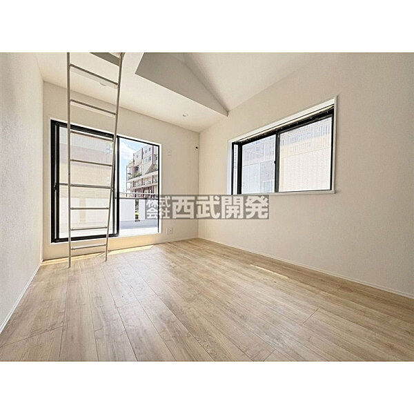 2階西側洋室6帖