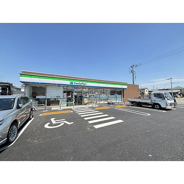 ファミリーマート入曽店