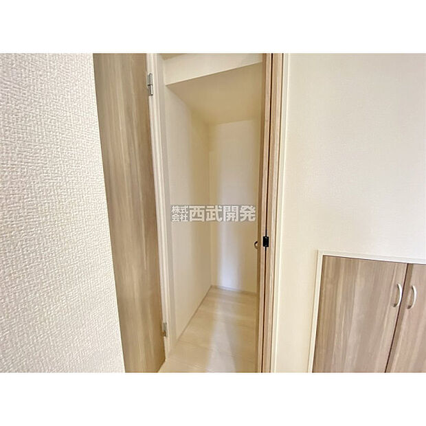 キッチン横の収納