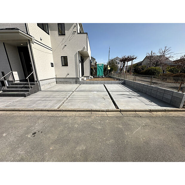 カースペース並列3台可(車種による)