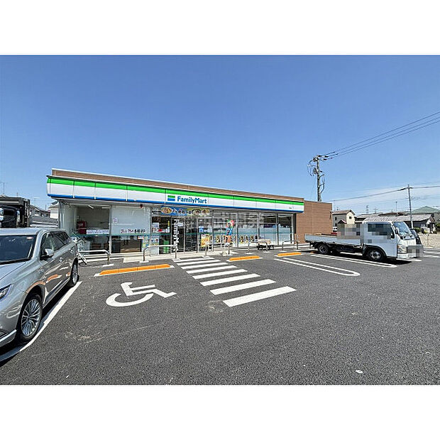 ファミリーマート入曽店