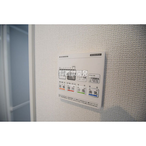 浴室換気乾燥暖房機。