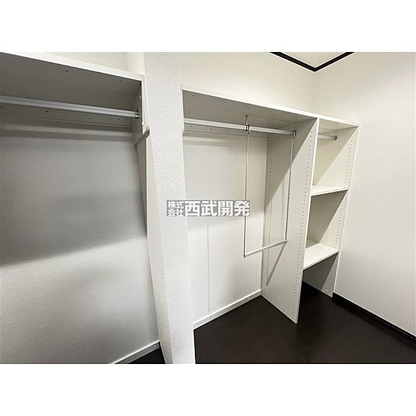 2階洋室8帖備え付けのウォークインクローゼット3帖
