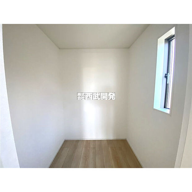 洋室8．2帖備え付けのウォークインクローゼット