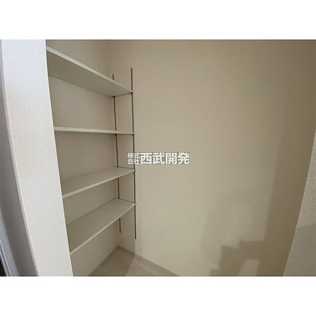 キッチン横収納