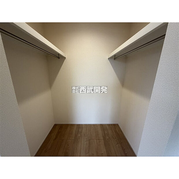 2階洋室7帖備え付けのウォークインクローゼット