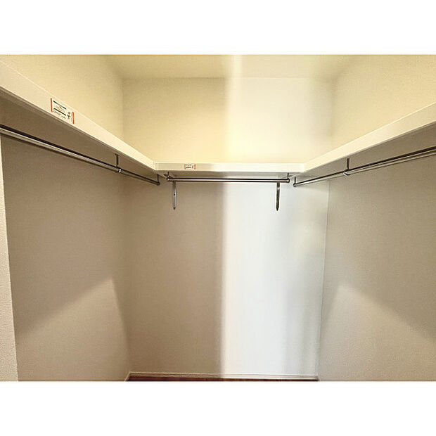 洋室7帖備え付けのウォークインクローゼット