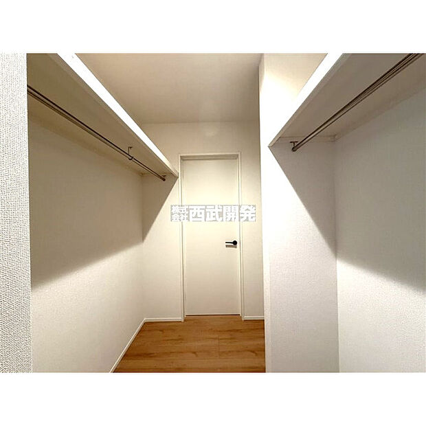 2階洋室8帖備え付けのウォークインクローゼット