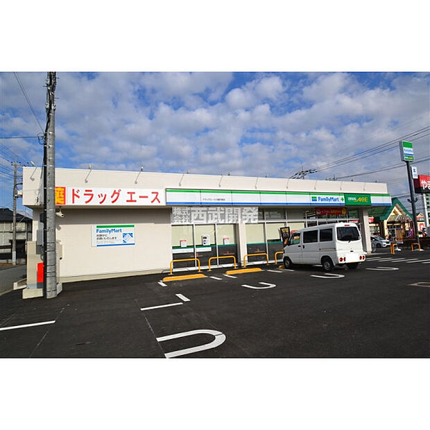 ファミリーマート+ドラッグ・エース川越的場店