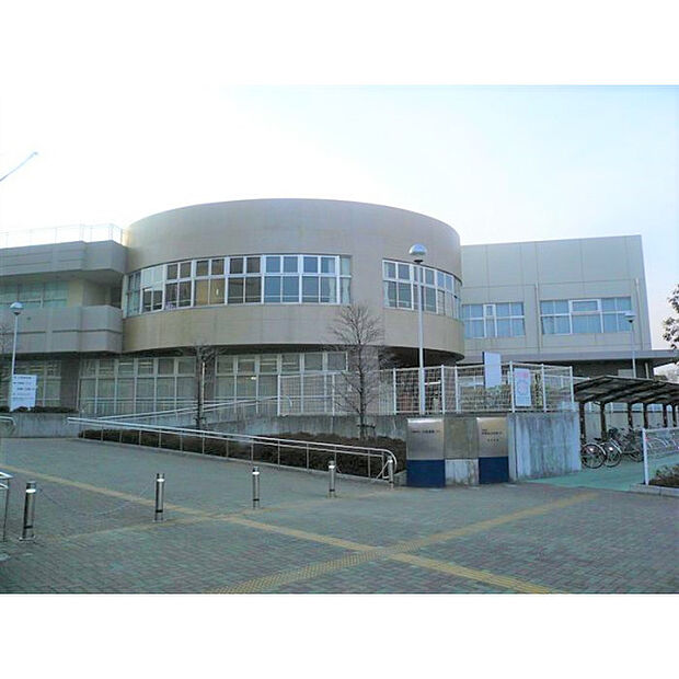 川越市立西図書館