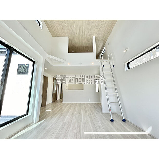 ■ LDK 【 19.6帖 】「ホワイトナチュラル」のテイストが、自然体で過ごせる心地良さを生み出しています。