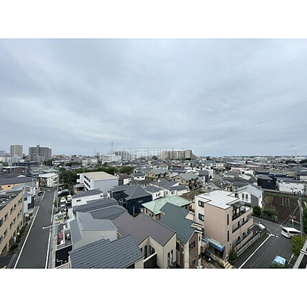 この開放感ある眺望と共に閑静な住宅街の季節感を演出する四季折々の変化を楽しめる心地よい場所となることでしょう。