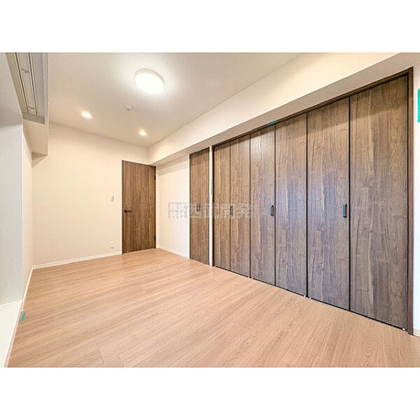 【収納】各部屋にはクローゼットを完備しています！収納が多いお家はすっきりして快適空間です。