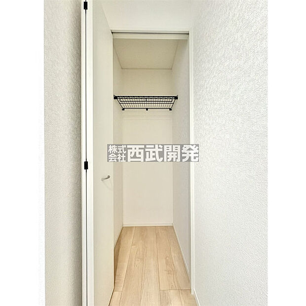 玄関ホールに収納あり