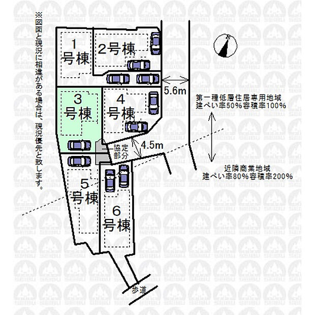 広々とした玄関ポーチ/カースペース1台分